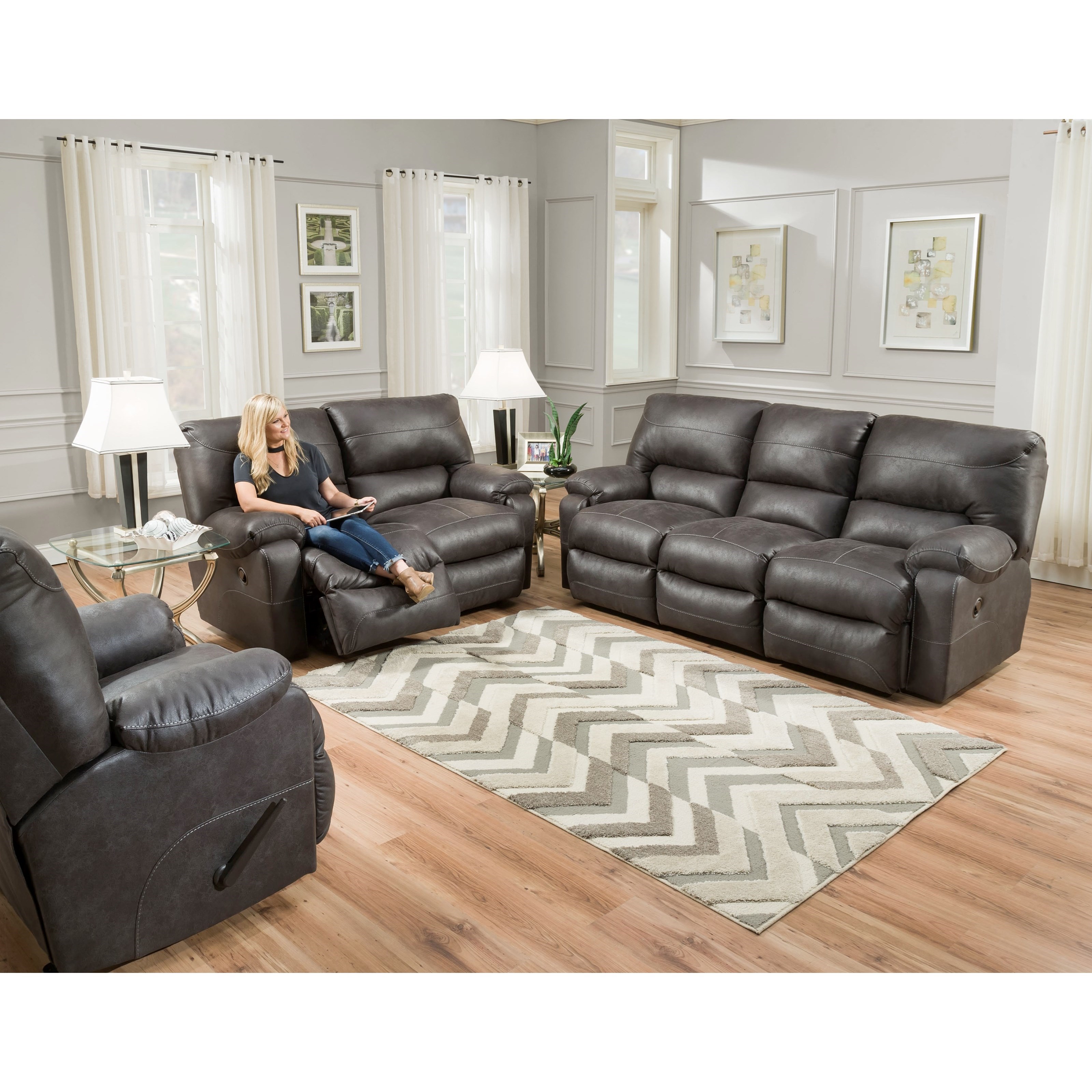 Reclining pillow outlet with arms